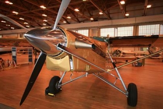Parachute aboard the Goldeneye with Vertical Wind 30 